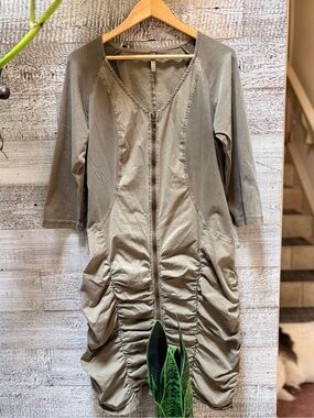 XCVI | Lagenlook Boho Ruched Front Zip Dress - Women's L/XL, Lt. Olive/Khaki